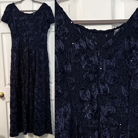 Alex
Evenings
Embellished
Gown Dress size 12 14 Navy Blue or 14P petite - Picture 12 of 16